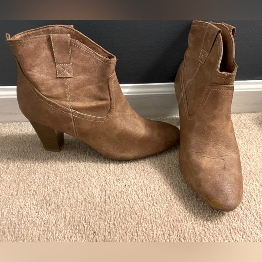 Old Navy Western Style Mid-Ankle Fashion Boots Tan Colored Size 8